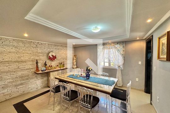 Sala de casa de condomínio à venda com 4 quartos, 300m² em Vargem Pequena, Rio de Janeiro