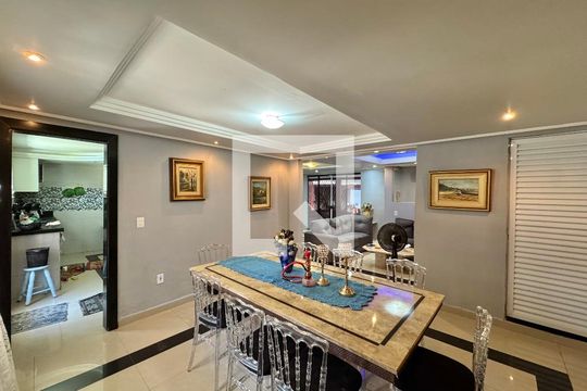 Sala de casa de condomínio à venda com 4 quartos, 300m² em Vargem Pequena, Rio de Janeiro