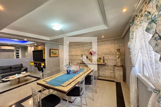 Sala de casa de condomínio à venda com 4 quartos, 300m² em Vargem Pequena, Rio de Janeiro