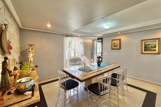 Sala de casa de condomínio à venda com 4 quartos, 300m² em Vargem Pequena, Rio de Janeiro