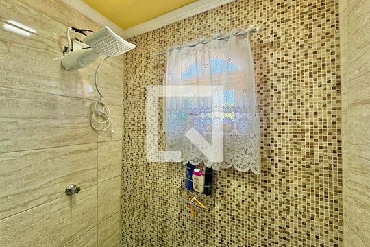 Suíte 1 - Banheiro de casa de condomínio para alugar com 4 quartos, 300m² em Vargem Pequena, Rio de Janeiro