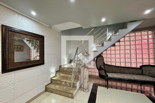 Sala de casa de condomínio à venda com 4 quartos, 300m² em Vargem Pequena, Rio de Janeiro