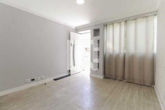 Sala de casa de condomínio à venda com 3 quartos, 140m² em Fazenda Aricanduva, São Paulo