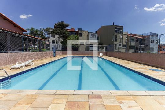 Piscina de casa de condomínio à venda com 3 quartos, 140m² em Fazenda Aricanduva, São Paulo