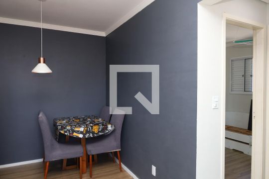Sala de apartamento à venda com 2 quartos, 47m² em Vila Carmosina, São Paulo