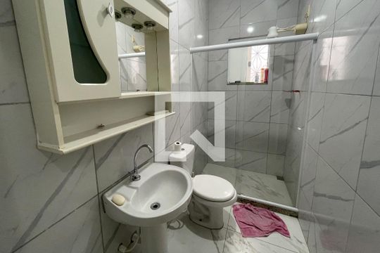 Banheiro de casa para alugar com 2 quartos, 100m² em Parque Uruguaiana, Duque de Caxias