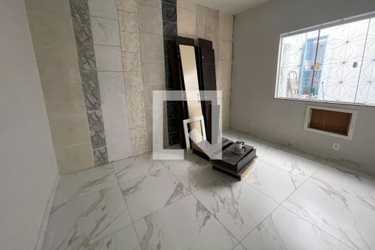 Quarto 2 de casa para alugar com 2 quartos, 100m² em Parque Uruguaiana, Duque de Caxias