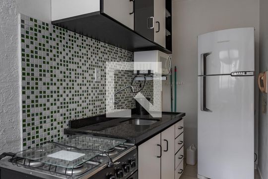 Cozinha e Área de Serviço de apartamento para alugar com 1 quarto, 32m² em Vila Ipiranga, Porto Alegre