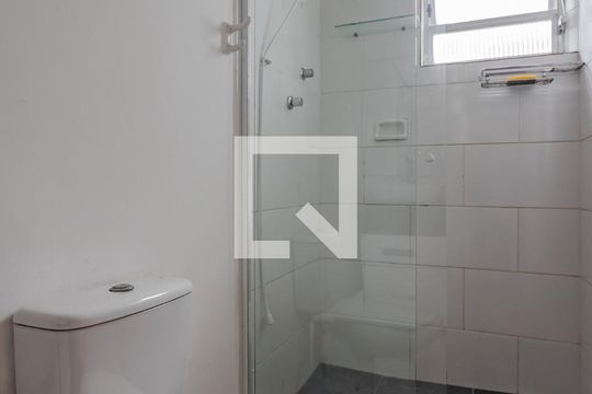 Banheiro de apartamento para alugar com 1 quarto, 32m² em Vila Ipiranga, Porto Alegre