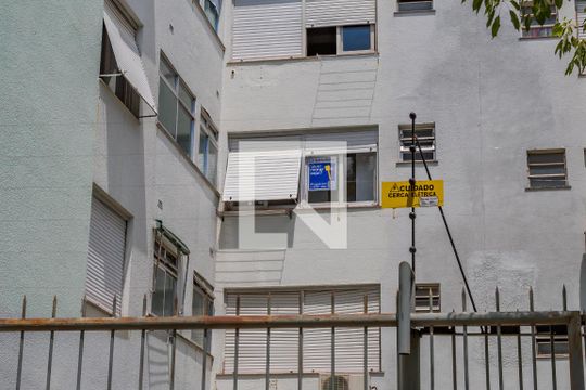 Fachada+Plaquinha de apartamento para alugar com 1 quarto, 32m² em Vila Ipiranga, Porto Alegre