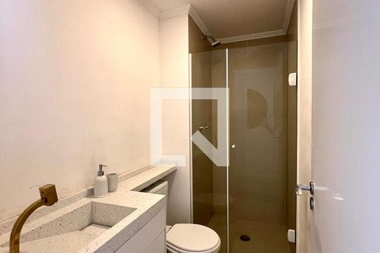 Banheiro de apartamento à venda com 1 quarto, 38m² em Vila Andrade, São Paulo