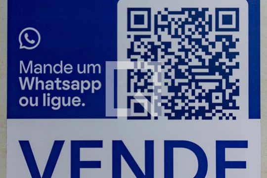 Placa de vende instalada na fachada do prédio (HMFD-344) de apartamento à venda com 4 quartos, 163m² em Barreiro, Belo Horizonte