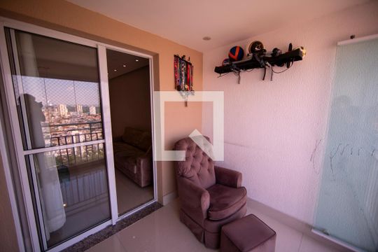 Sacada/Sala de apartamento à venda com 2 quartos, 85m² em Jardim Tupanci, Barueri