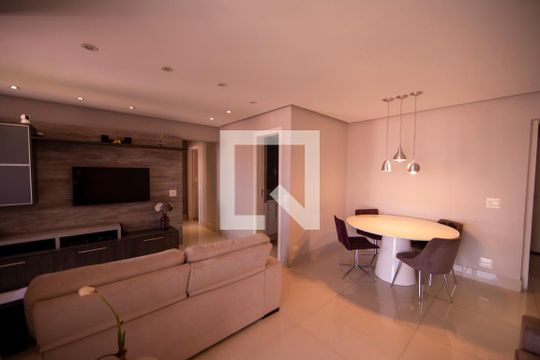 Sala de apartamento à venda com 2 quartos, 85m² em Jardim Tupanci, Barueri