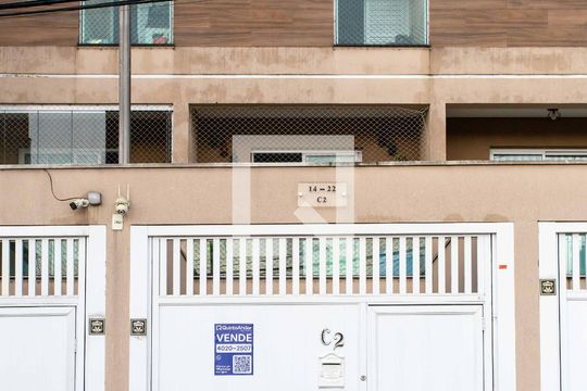 Fachada de casa à venda com 3 quartos, 127m² em Centro, Diadema