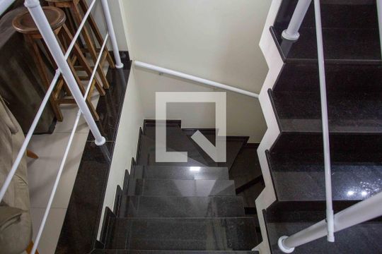 Escada de casa à venda com 3 quartos, 127m² em Centro, Diadema