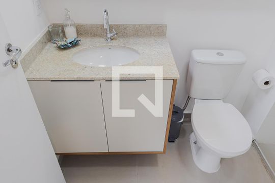 Banheiro de kitnet/studio para alugar com 1 quarto, 24m² em Vila Madalena, São Paulo