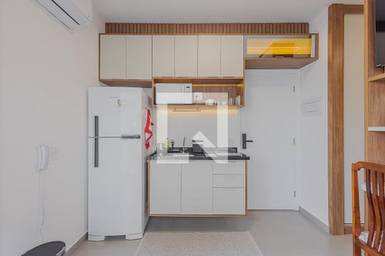 Cozinha de kitnet/studio para alugar com 1 quarto, 24m² em Vila Madalena, São Paulo