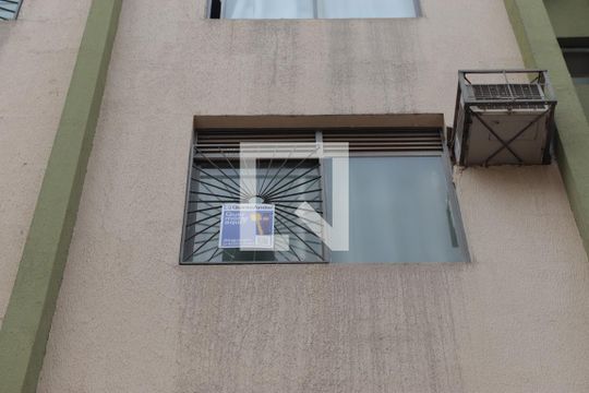 Plaquinha de apartamento para alugar com 2 quartos, 67m² em Vila Jaraguá, Goiânia