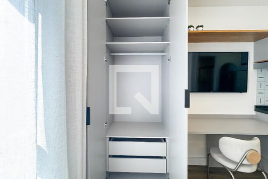 Armário  de kitnet/studio à venda com 1 quarto, 21m² em Vila Firmiano Pinto, São Paulo