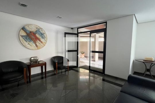 Hall de entrada de apartamento à venda com 3 quartos, 90m² em Vila Madalena, São Paulo