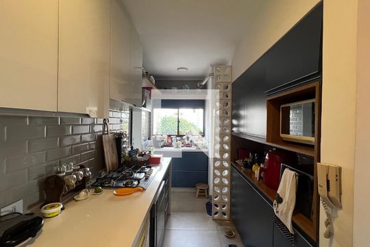 Cozinha de apartamento à venda com 3 quartos, 90m² em Vila Madalena, São Paulo