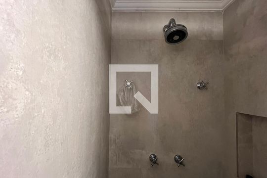 Banheiro de apartamento à venda com 3 quartos, 90m² em Vila Madalena, São Paulo