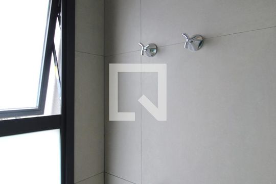Banheiro de kitnet/studio à venda com 1 quarto, 24m² em Vila Olímpia, São Paulo