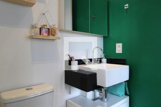 Banheiro de kitnet/studio para alugar com 1 quarto, 24m² em Vila Olímpia, São Paulo