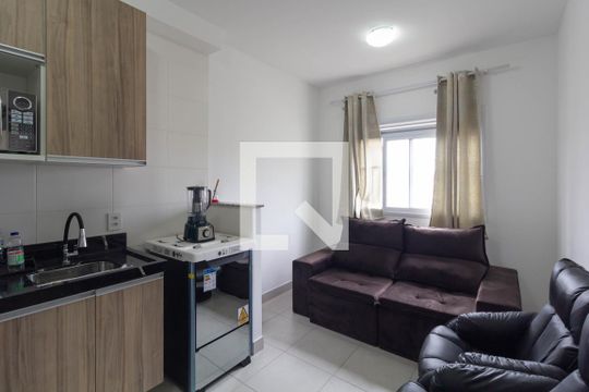 Sala/Cozinha de apartamento para alugar com 2 quartos, 32m² em Vila Carmosina, São Paulo