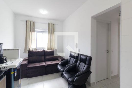 Sala/Cozinha de apartamento para alugar com 2 quartos, 32m² em Vila Carmosina, São Paulo