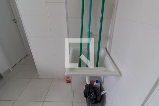 Sala/Cozinha de apartamento para alugar com 2 quartos, 32m² em Vila Carmosina, São Paulo