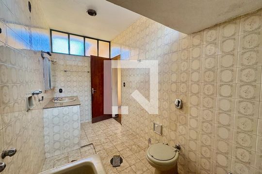 Banheiro da Suíte de casa à venda com 4 quartos, 350m² em Jardim Pacaembu, Jundiaí