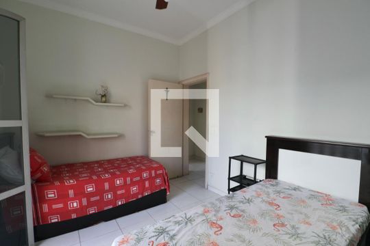 Quarto de apartamento para alugar com 3 quartos, 100m² em Jardim Tres Marias, Guarujá