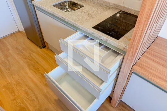 Cozinha - Armários de apartamento para alugar com 1 quarto, 27m² em Vila Mariana, São Paulo