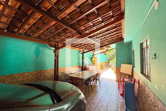 Garagem de casa à venda com 5 quartos, 326m² em Bairro da Glória, Contagem