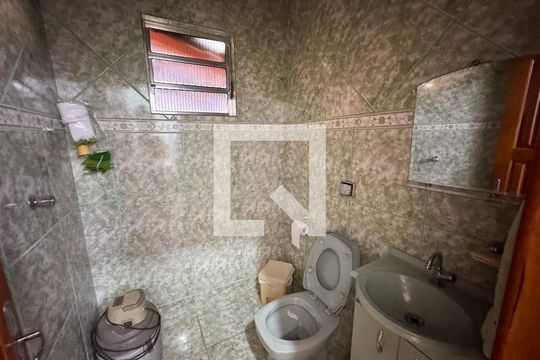 Banheiro de Serviço de casa à venda com 5 quartos, 326m² em Bairro da Glória, Contagem