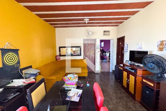 Edícula de casa à venda com 5 quartos, 326m² em Bairro da Glória, Contagem