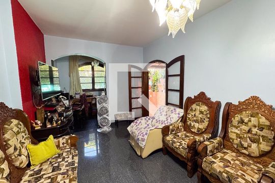 Casa à venda com 5 quartos, 326m² em Bairro da Glória, Contagem