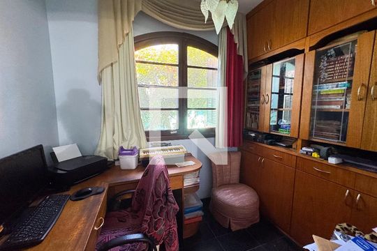 Escritório de casa à venda com 5 quartos, 326m² em Bairro da Glória, Contagem
