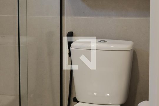 Banheiro de apartamento para alugar com 1 quarto, 40m² em Indianópolis, São Paulo