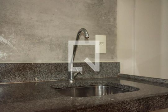 Cozinha de apartamento para alugar com 1 quarto, 26m² em Mirandópolis, São Paulo