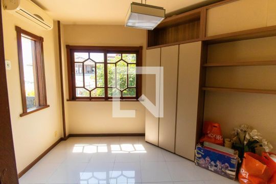 Sala de casa de condomínio à venda com 3 quartos, 368m² em Badu, Niterói
