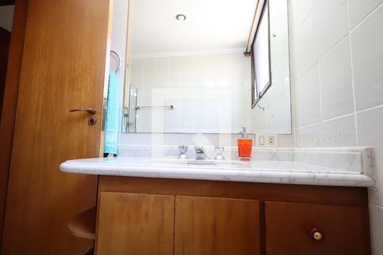 Banheiro de apartamento à venda com 4 quartos, 213m² em Jardim Ampliacao, São Paulo