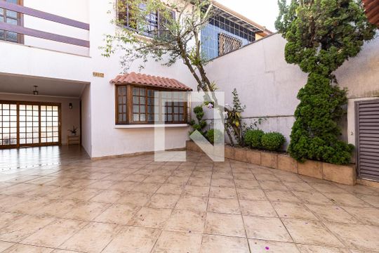 Garagem de casa à venda com 3 quartos, 250m² em Sacomã, São Paulo