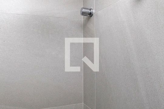 Banheiro de kitnet/studio à venda com 1 quarto, 25m² em Farroupilha, Porto Alegre