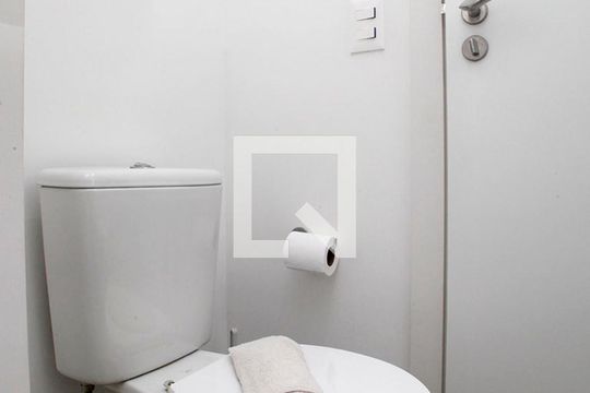 Banheiro de kitnet/studio à venda com 1 quarto, 25m² em Farroupilha, Porto Alegre