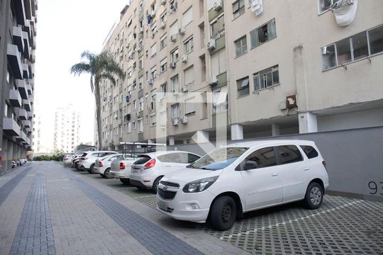 Área Comum - Estacionamento Rotativo de kitnet/studio à venda com 1 quarto, 25m² em Farroupilha, Porto Alegre