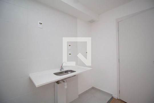 Cozinha de apartamento para alugar com 2 quartos, 38m² em Vila Marina, São Paulo