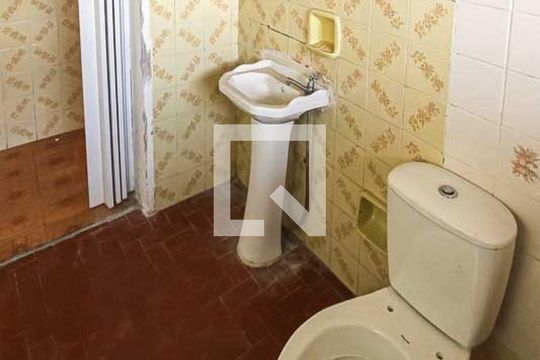 Banheiro de casa para alugar com 1 quarto, 150m² em Vila California, São Paulo